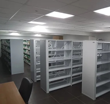 Стационарные стеллажи в архиве площадью 100 м²
