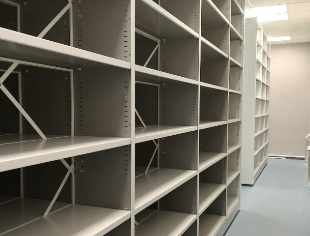 Высокие мобильные стеллажи